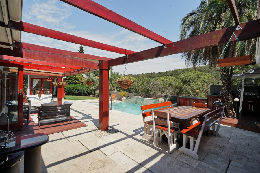 To Let 5 Bedroom Property for Rent in Beacon Bay Eastern Cape